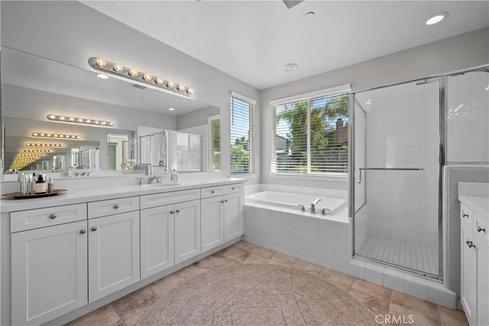 28200 Nield Court Saugus, CA 91350