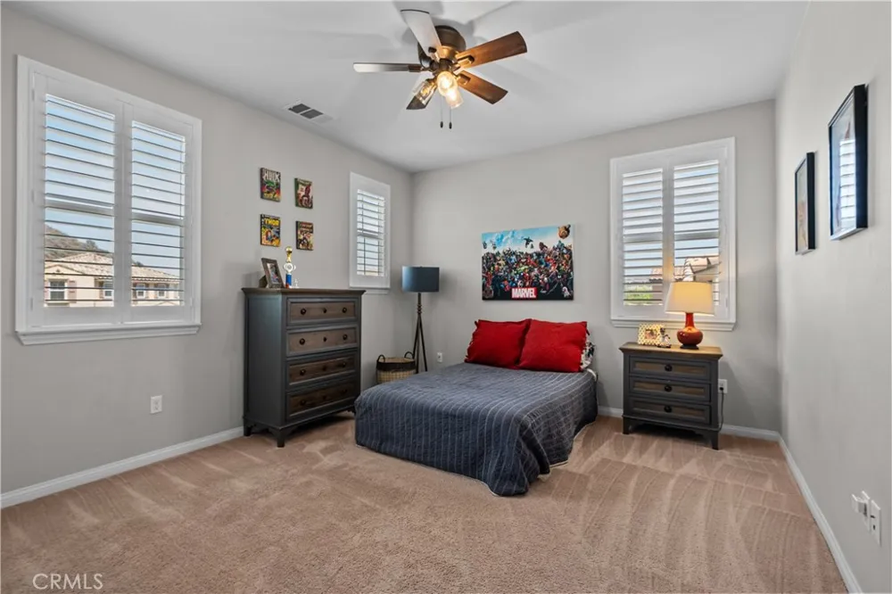 28200 Nield Court Saugus, CA 91350