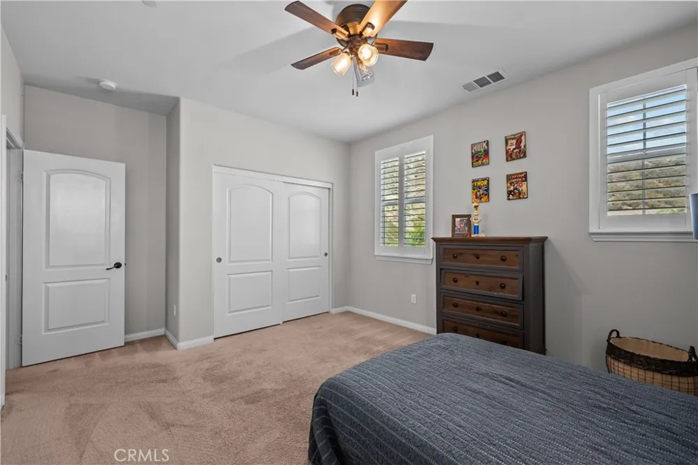 28200 Nield Court Saugus, CA 91350