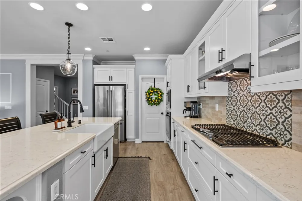 28200 Nield Court Saugus, CA 91350
