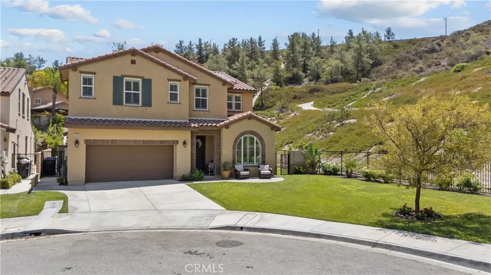 28200 Nield Court Saugus, CA 91350