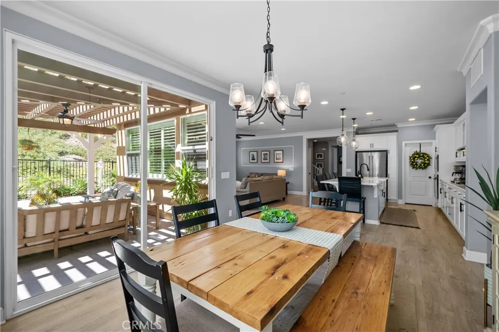 28200 Nield Court Saugus, CA 91350