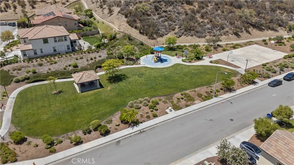 28200 Nield Court Saugus, CA 91350