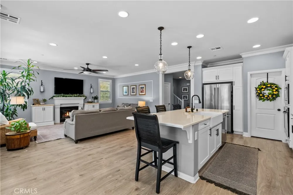 28200 Nield Court Saugus, CA 91350