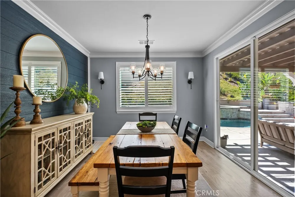 28200 Nield Court Saugus, CA 91350