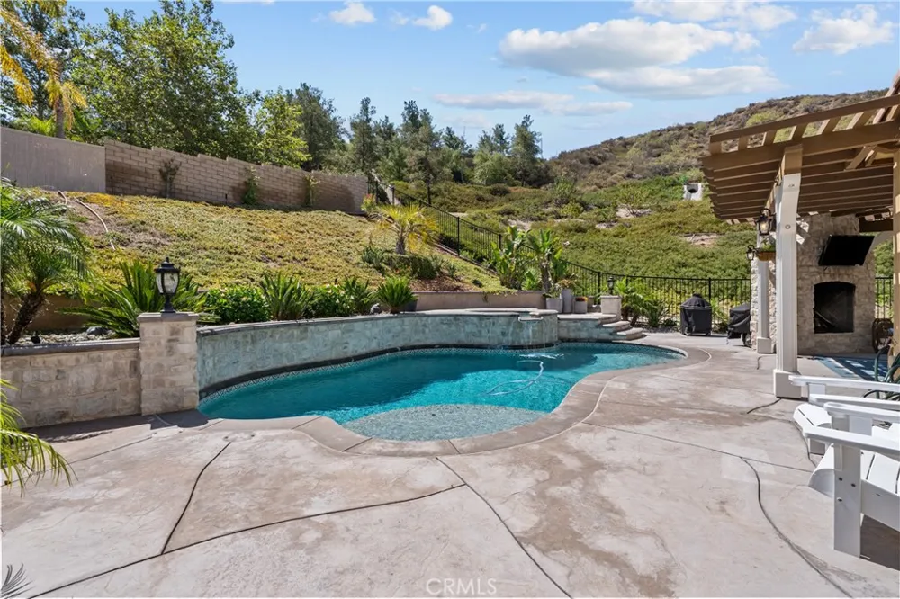 28200 Nield Court Saugus, CA 91350