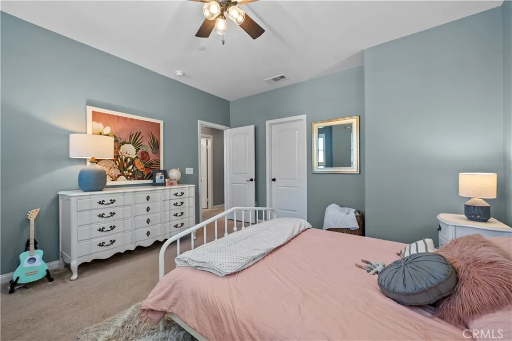 28200 Nield Court Saugus, CA 91350