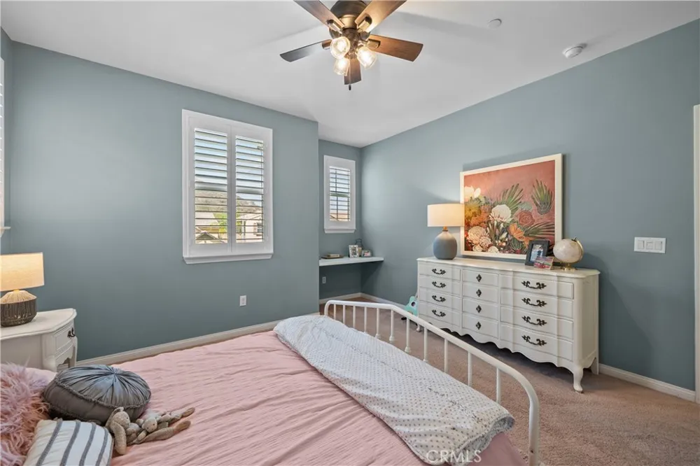 28200 Nield Court Saugus, CA 91350