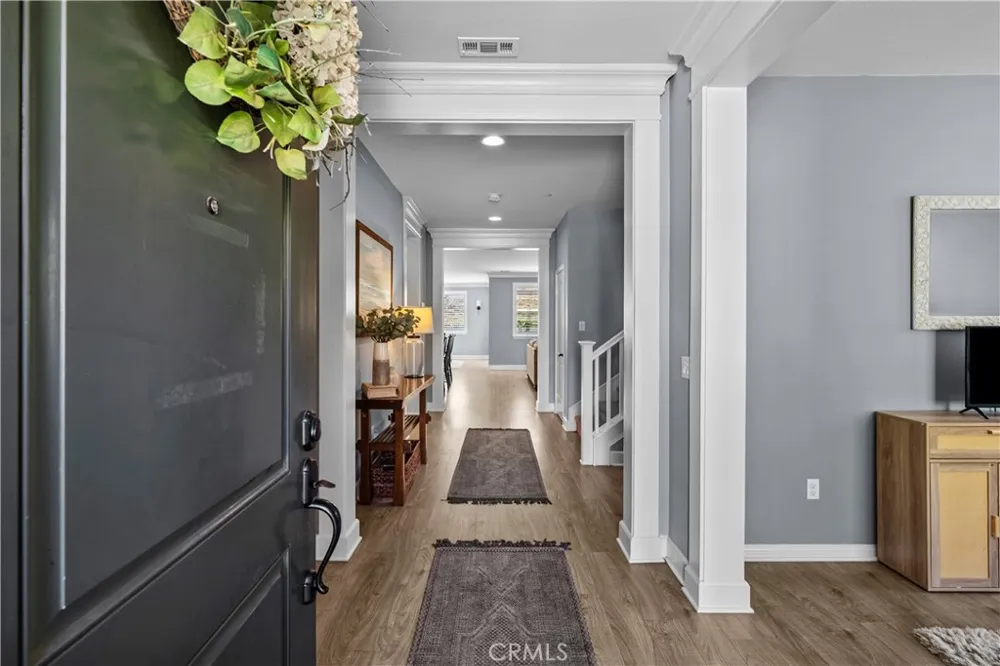 28200 Nield Court Saugus, CA 91350