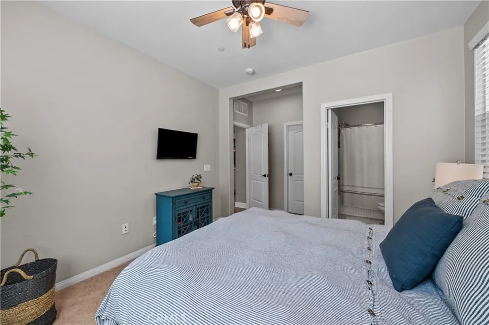 28200 Nield Court Saugus, CA 91350