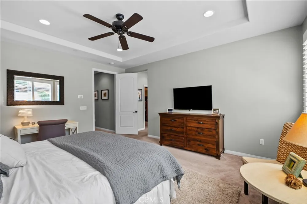 28200 Nield Court Saugus, CA 91350