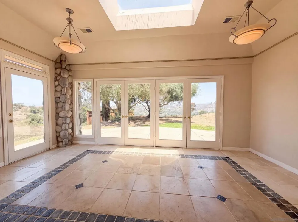 30181 Via Maria Elena Bonsall, CA 92003