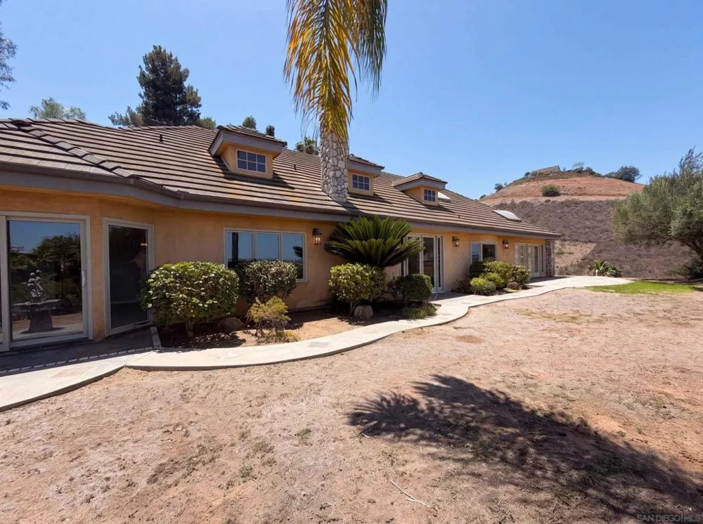 30181 Via Maria Elena Bonsall, CA 92003