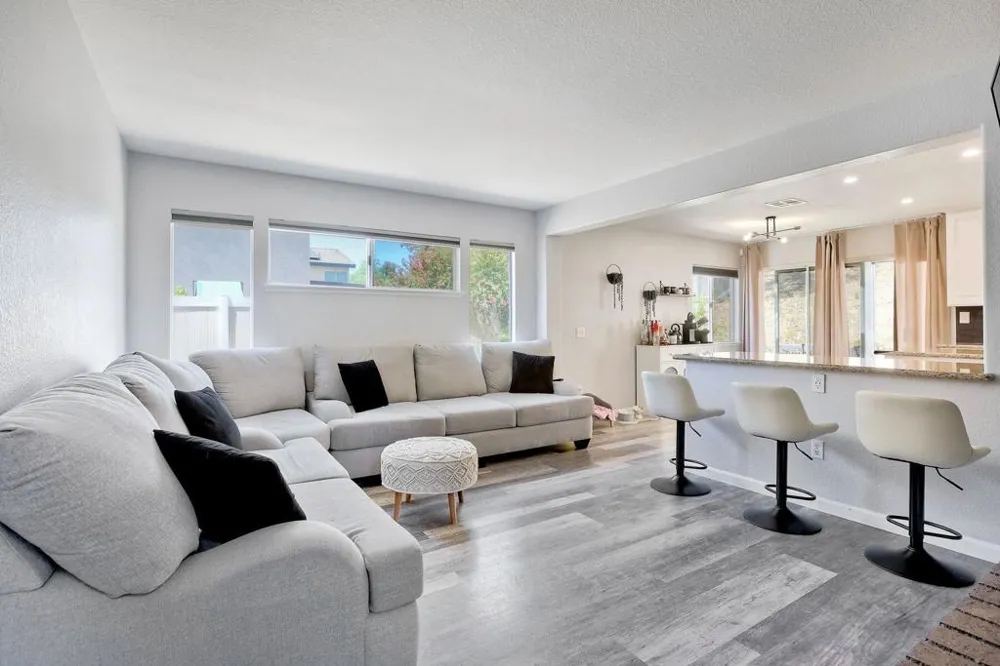 31546 Golden Lion Drive Temecula, CA 92591
