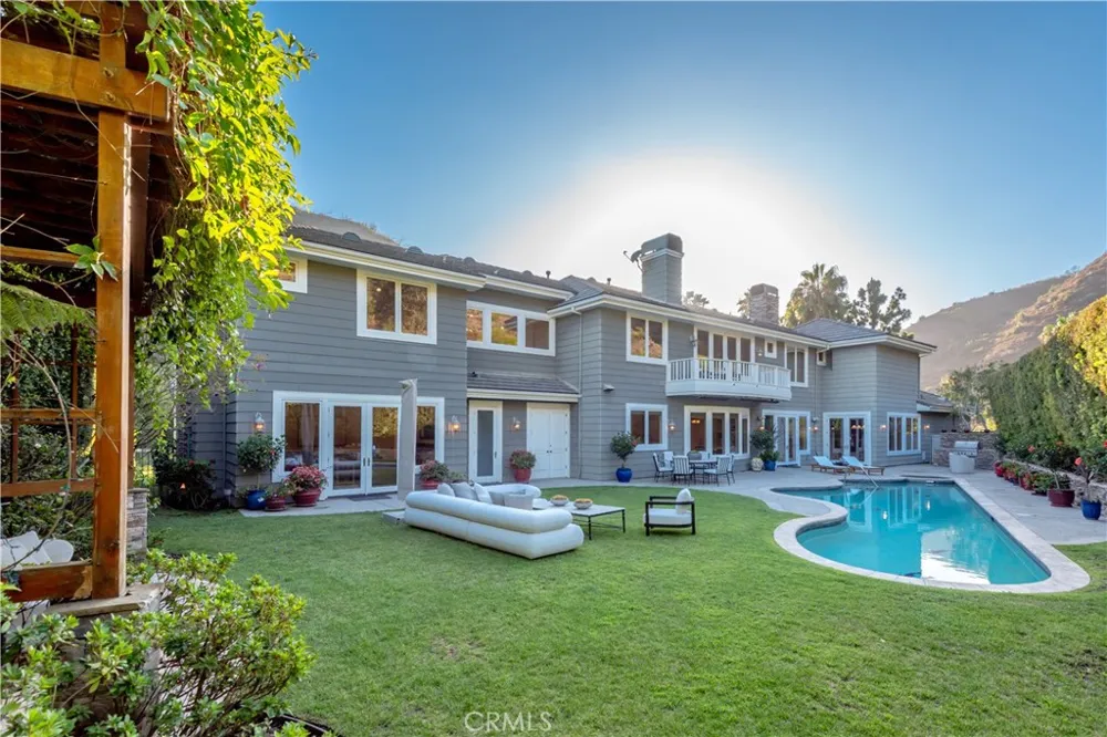 1502 Bienveneda Pacific Palisades, CA 90272