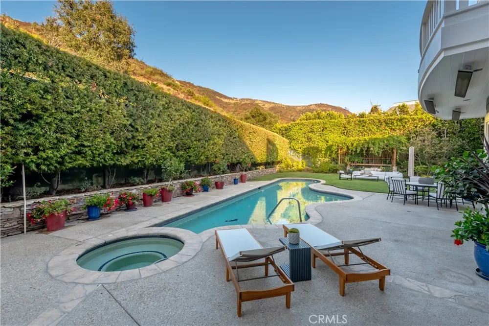 1502 Bienveneda Pacific Palisades, CA 90272