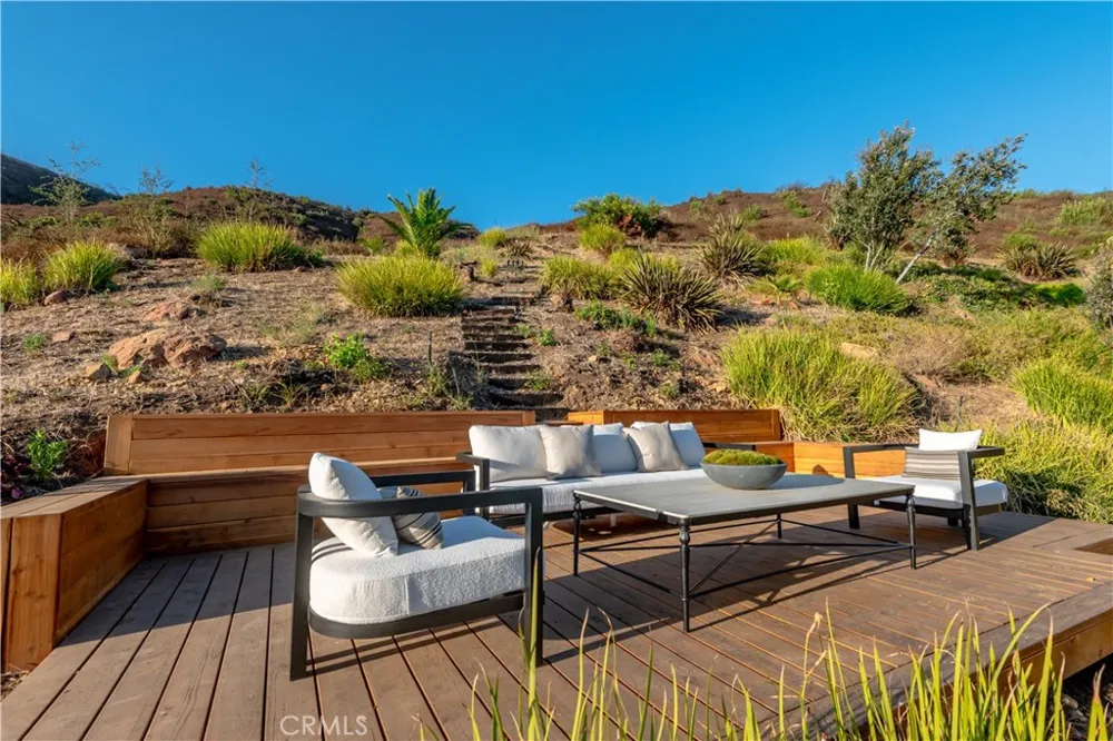 1502 Bienveneda Pacific Palisades, CA 90272