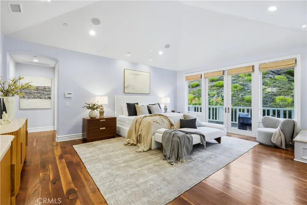 1502 Bienveneda Pacific Palisades, CA 90272
