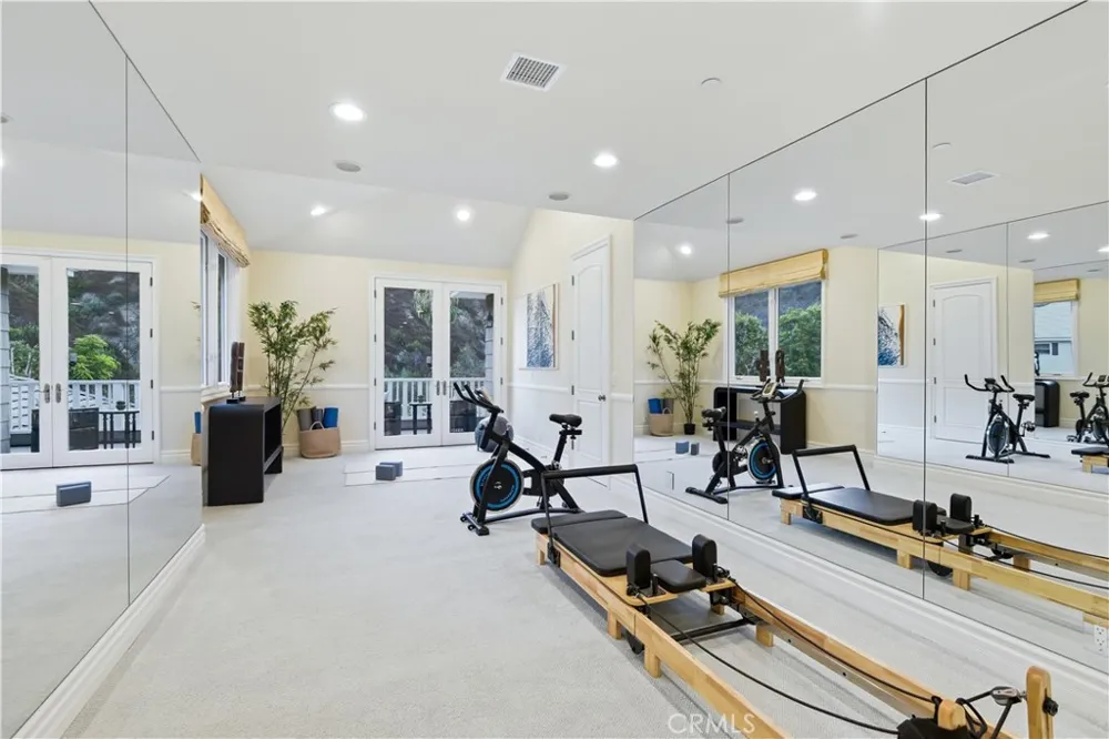 1502 Bienveneda Pacific Palisades, CA 90272