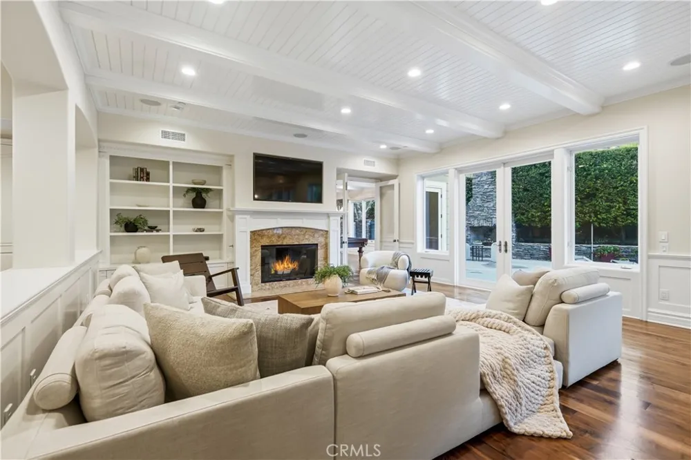 1502 Bienveneda Pacific Palisades, CA 90272