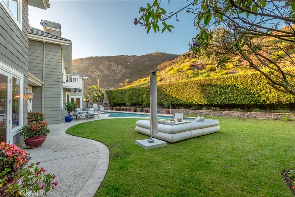 1502 Bienveneda Pacific Palisades, CA 90272