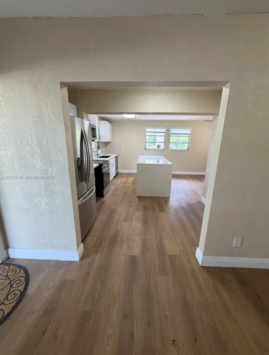 734 SW 8th St Dania Beach, FL 33004