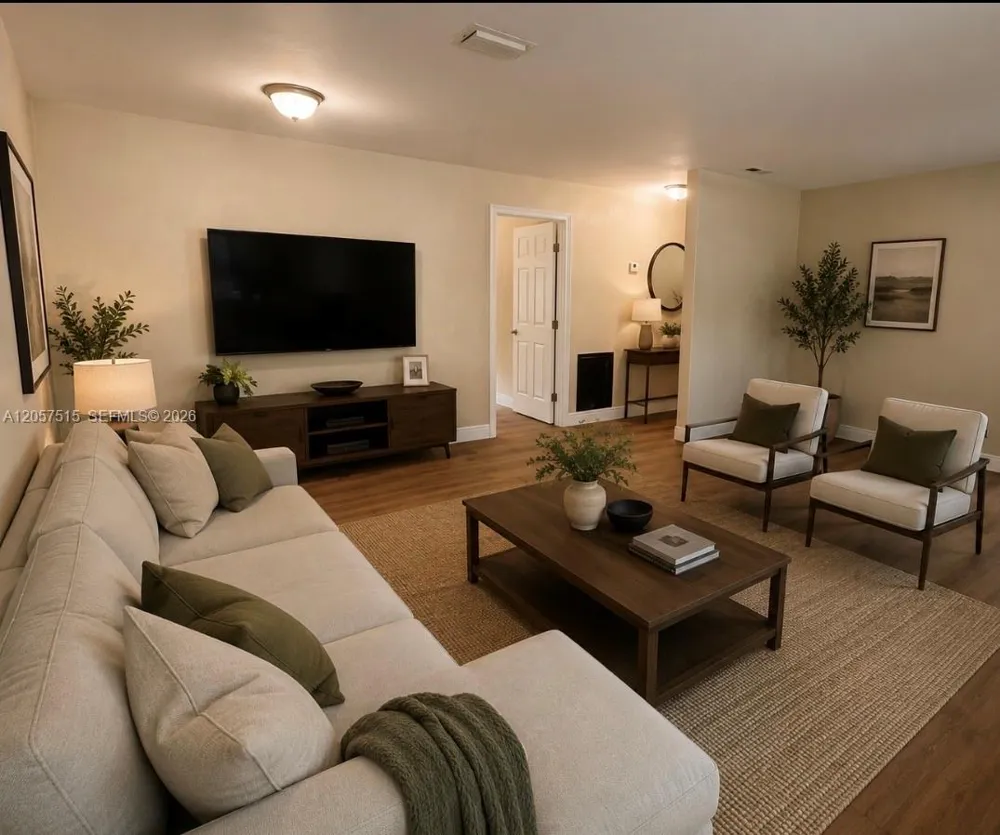 734 SW 8th St Dania Beach, FL 33004