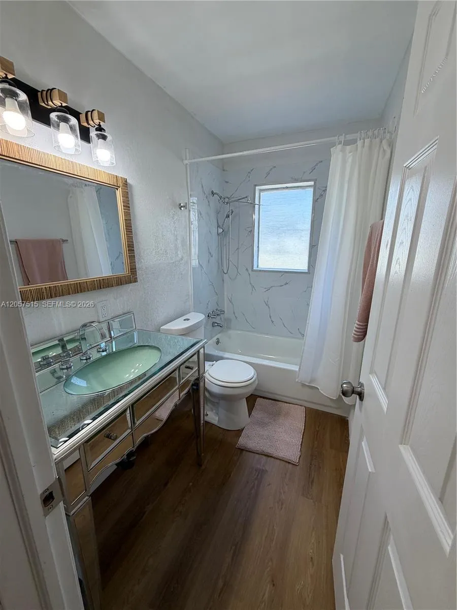 734 SW 8th St Dania Beach, FL 33004