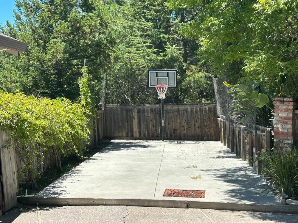23005 Standing Oak Court Cupertino, CA 95014