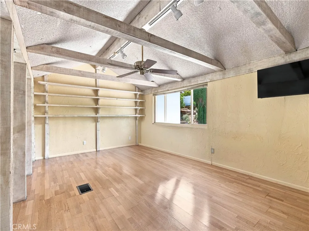 21452 Carol Sue Saugus, CA 91350