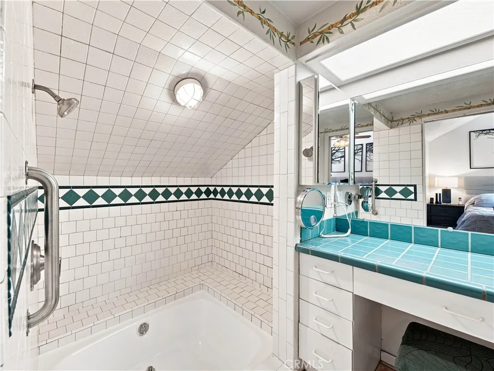 21452 Carol Sue Saugus, CA 91350