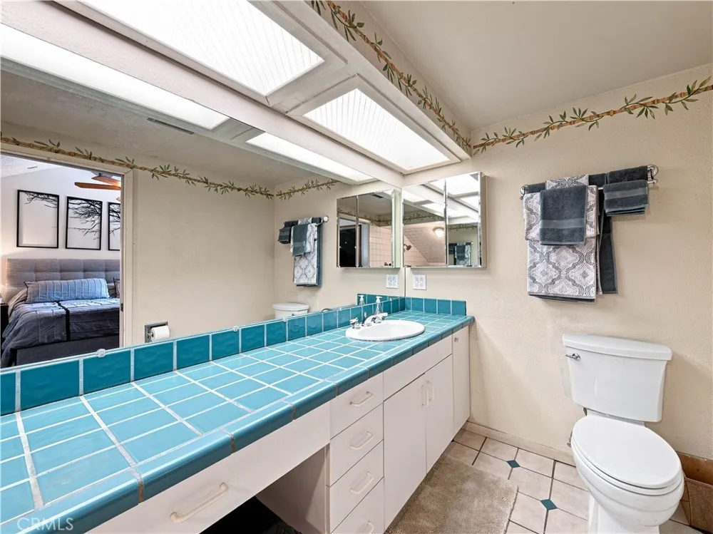 21452 Carol Sue Saugus, CA 91350