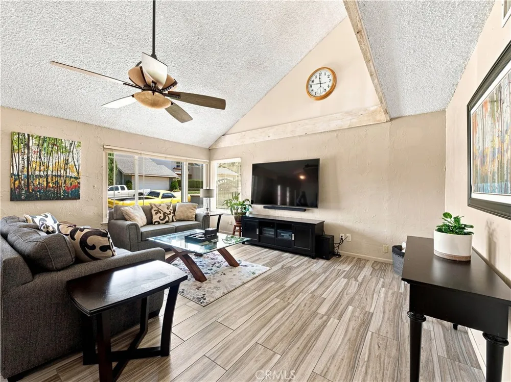 21452 Carol Sue Saugus, CA 91350