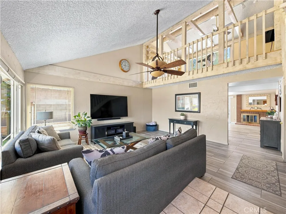 21452 Carol Sue Saugus, CA 91350
