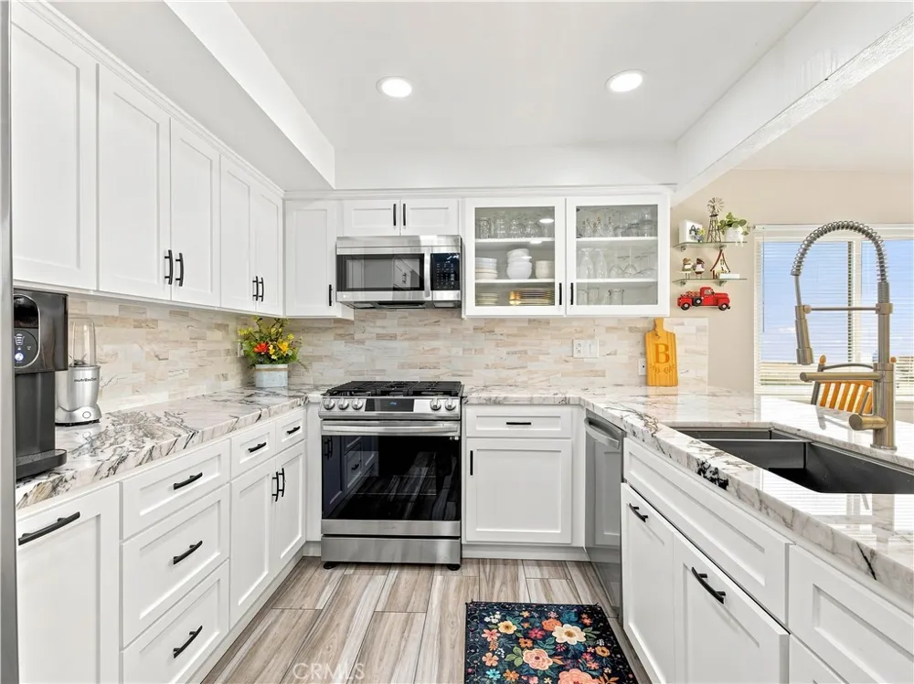 21452 Carol Sue Saugus, CA 91350