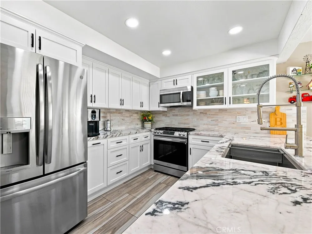 21452 Carol Sue Saugus, CA 91350