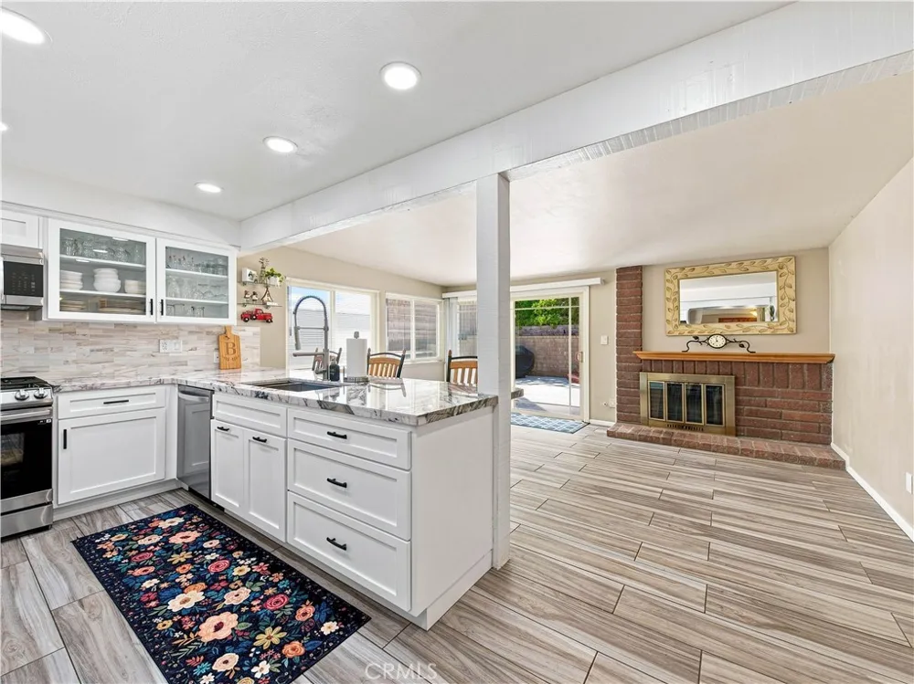 21452 Carol Sue Saugus, CA 91350