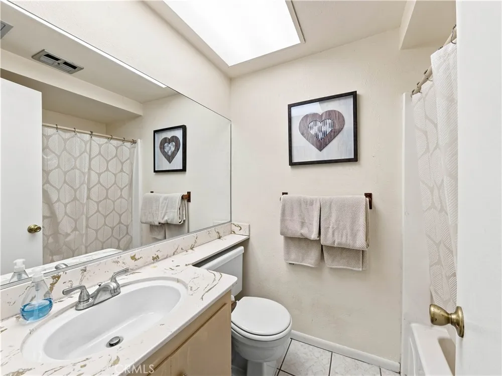 21452 Carol Sue Saugus, CA 91350