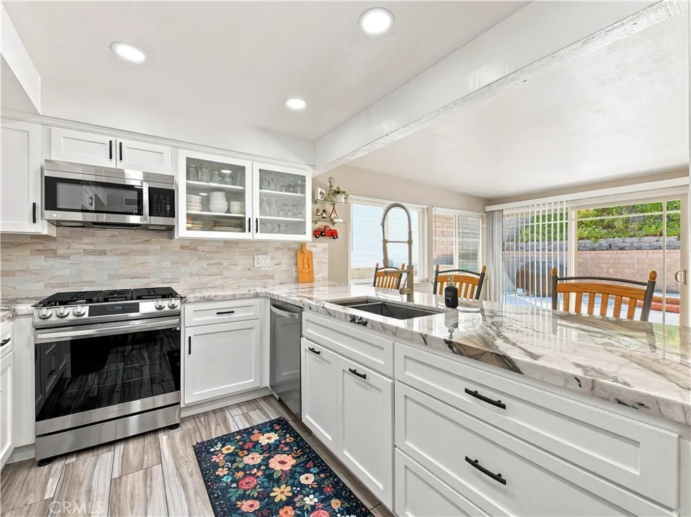 21452 Carol Sue Saugus, CA 91350