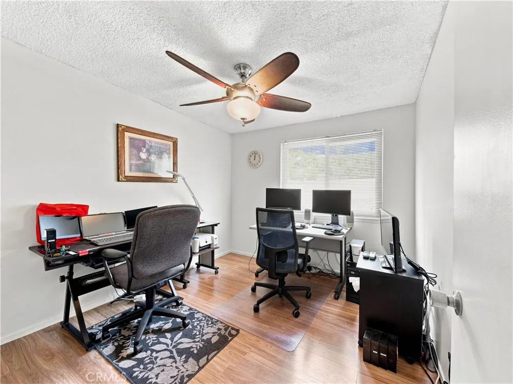 21452 Carol Sue Saugus, CA 91350