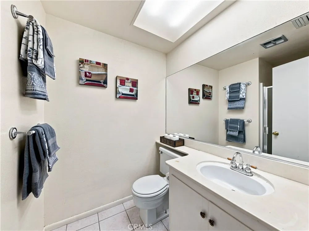 21452 Carol Sue Saugus, CA 91350