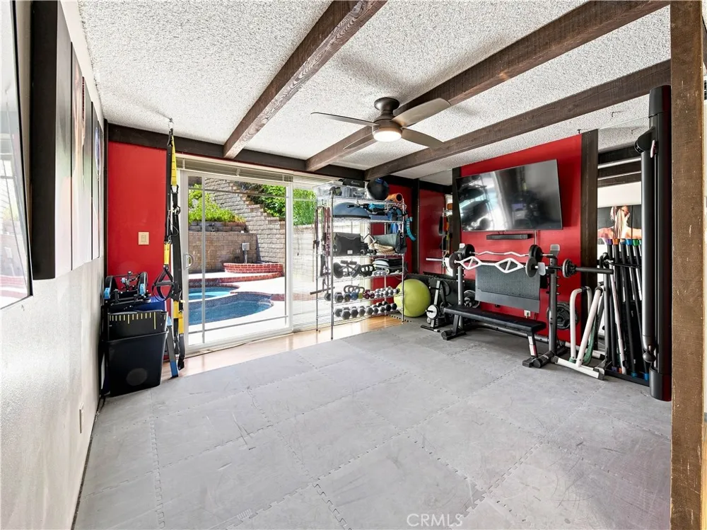 21452 Carol Sue Saugus, CA 91350