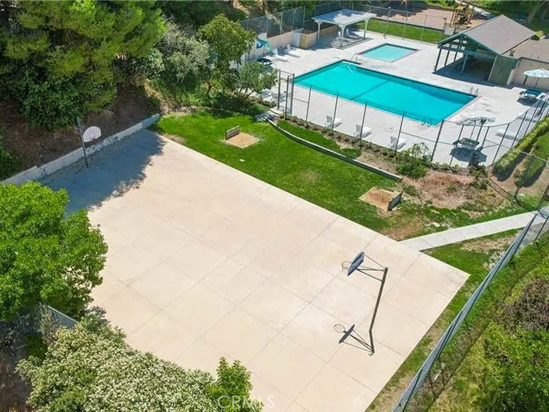 21452 Carol Sue Saugus, CA 91350