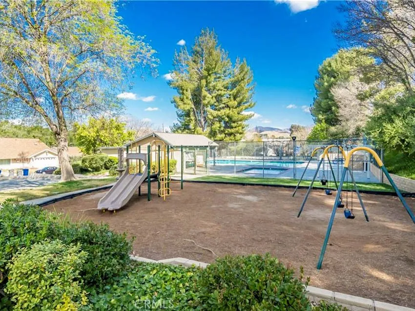 21452 Carol Sue Saugus, CA 91350