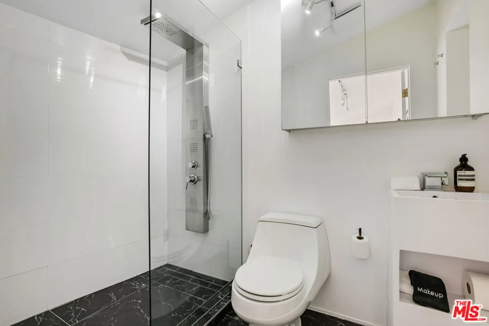 8752 Rangely Avenue West Hollywood, CA 90048