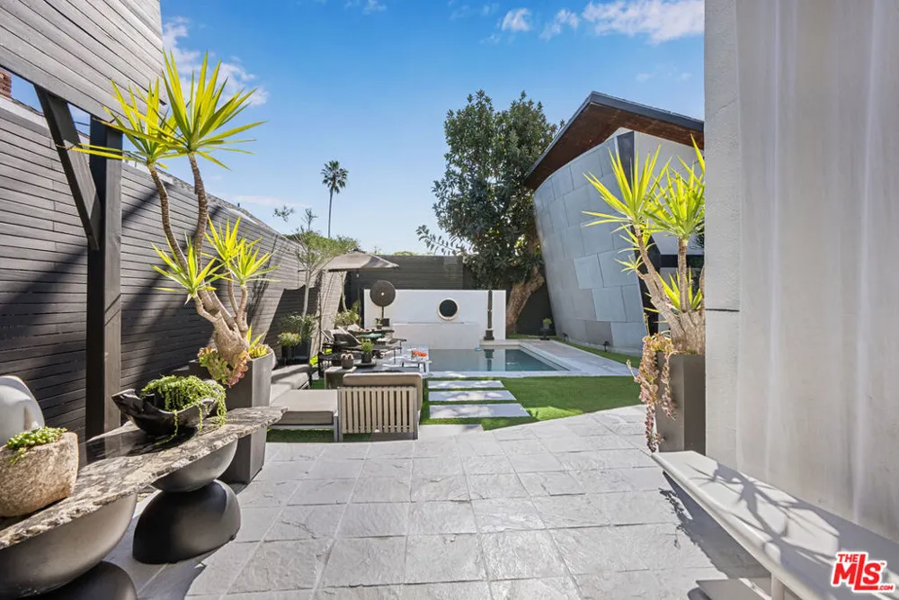 8752 Rangely Avenue West Hollywood, CA 90048