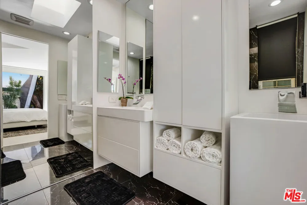8752 Rangely Avenue West Hollywood, CA 90048