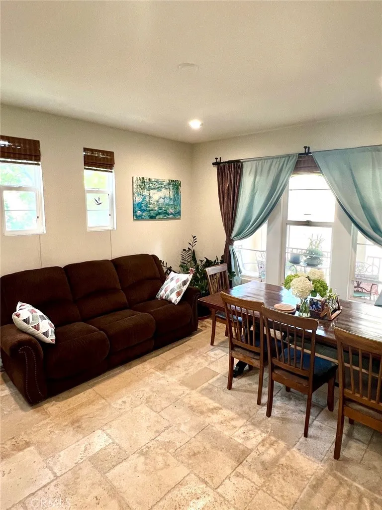 317 Tall Oak Irvine, CA 92603