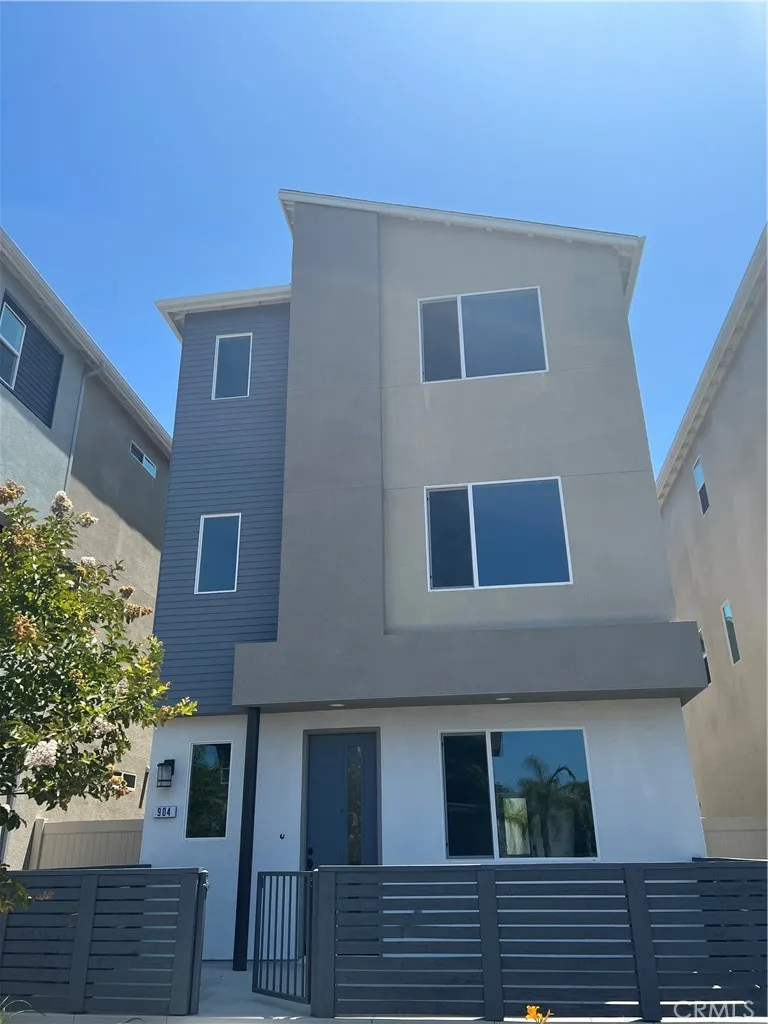 904 E 3rd Santa Ana, CA 92701