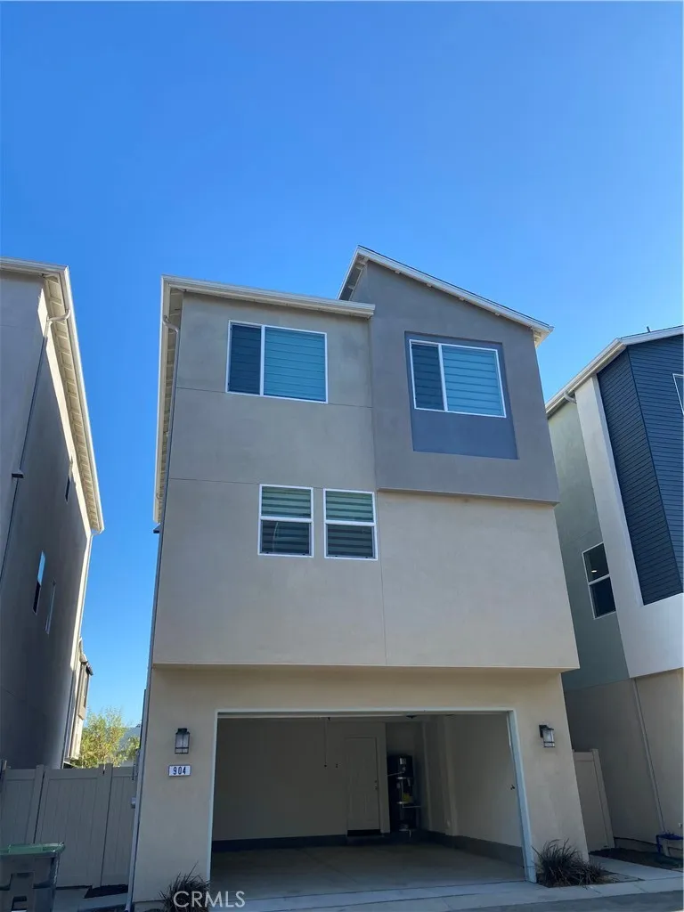 904 E 3rd Santa Ana, CA 92701